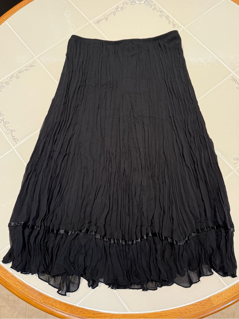 Hillard & Hanson Black Crinkle Midi Skirt with Ruffled Hem